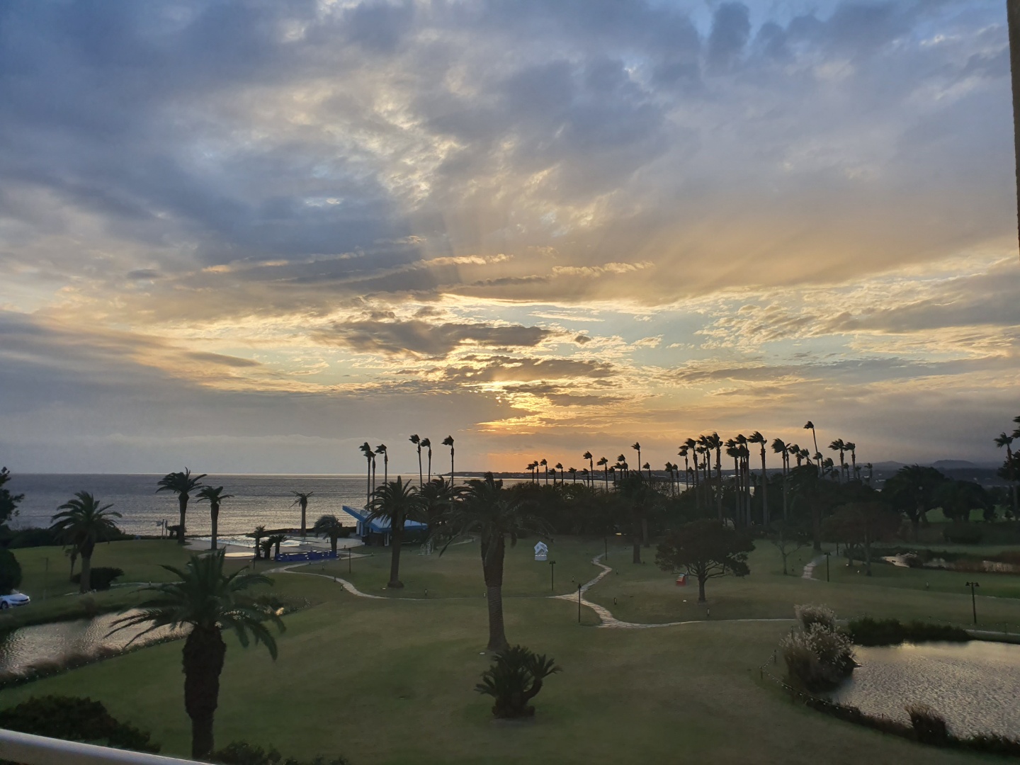 2021년 대기과 기상, 기후 사진전 1 17_구성완_산란과 바람.jpg